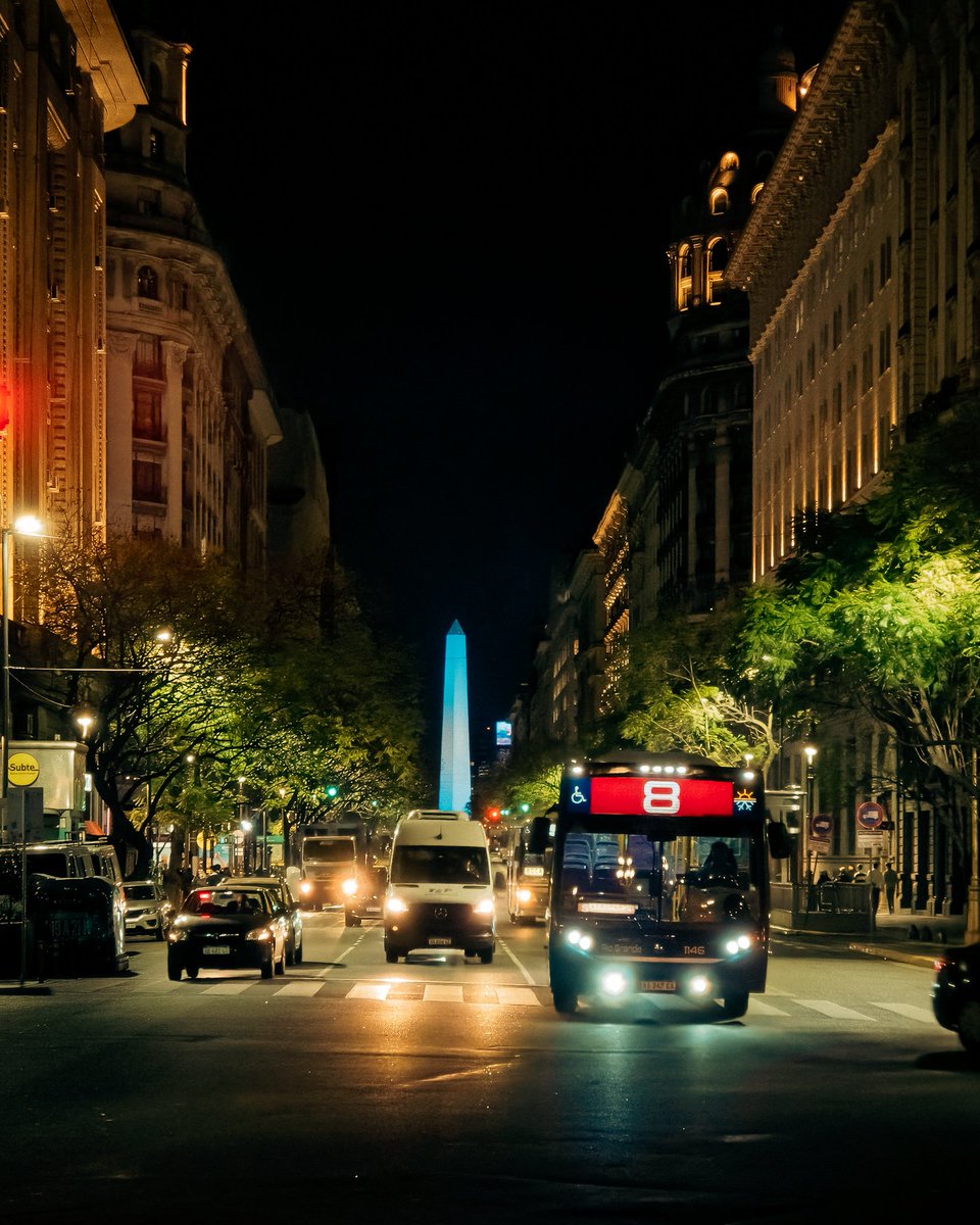BALandscapes's tweet photo. El obelisco iluminado de celeste y blanco desde Plaza de Mayo. https://t.co/meie4jdBqd