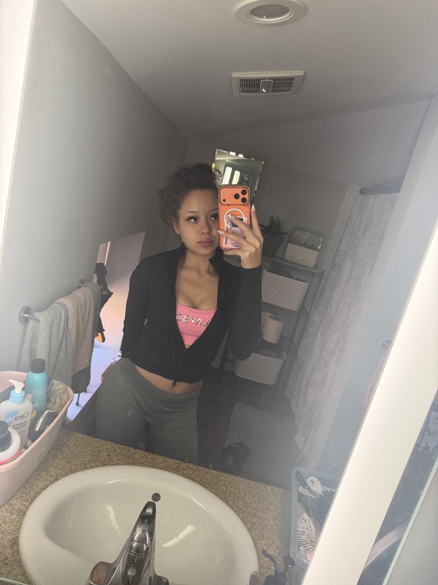 prettykittyxxxx's tweet photo. skinny girls when they take their clothes off

https://t.co/QrKd4Bz3xO
#nsfw #nsfwtwt #ass #horny https://t.co/U4OzBpzh3a