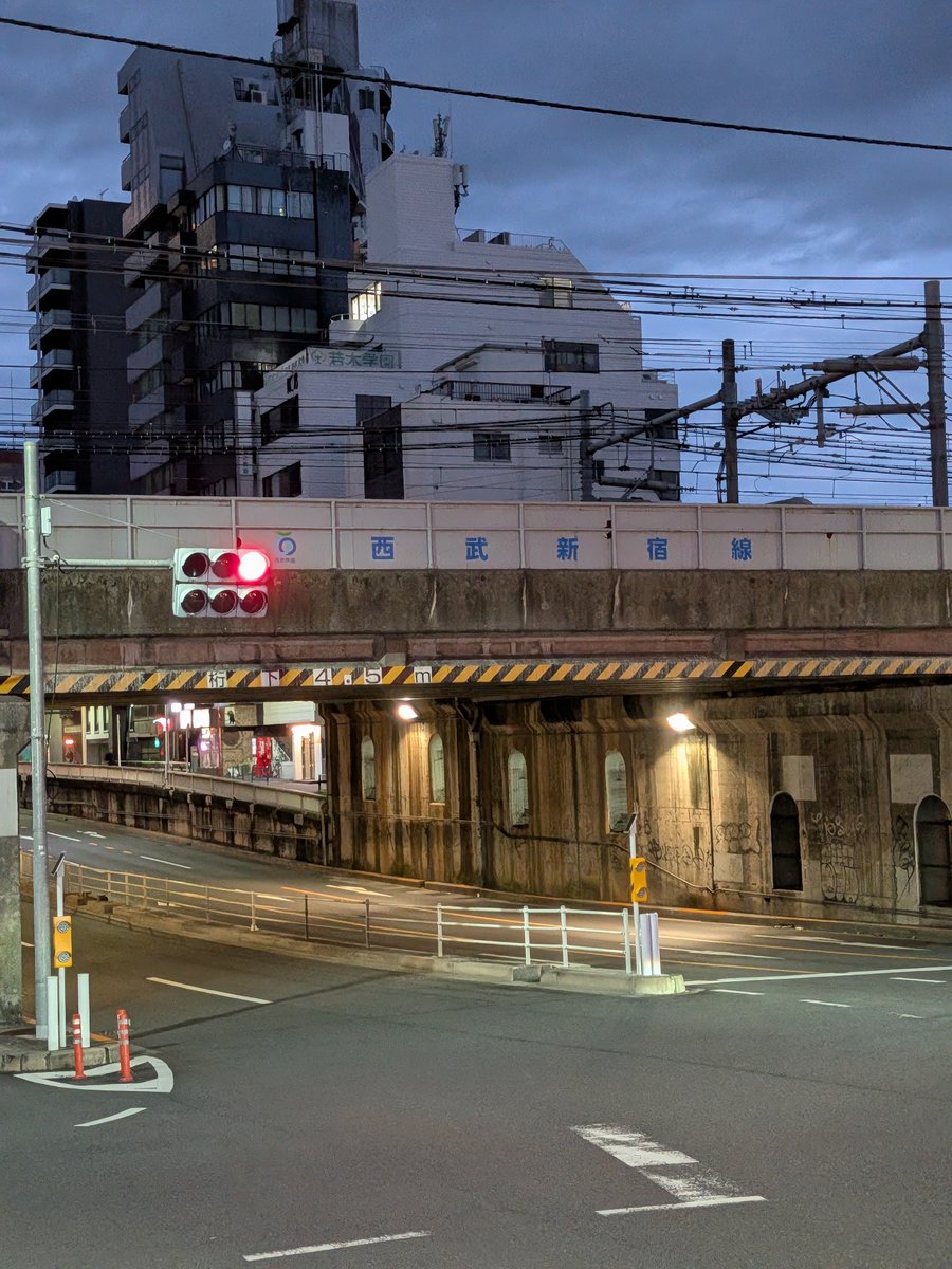 TnkaTaka's tweet photo. 朝ラン 6.4㌔ 4'59"
ギリ4分台、10月毎日ランニングしてる。走らないと気がすまない体になってきたみたい👊

最近気になっている聴く力、自分の悪い癖をなんとか直したいと思って本を読み始めました。今までの習慣を直すのは簡単ではないけど少しずつ意識します。

#朝ラン
#継続は力なり
#新宿 https://t.co/YtQTGcyf4a