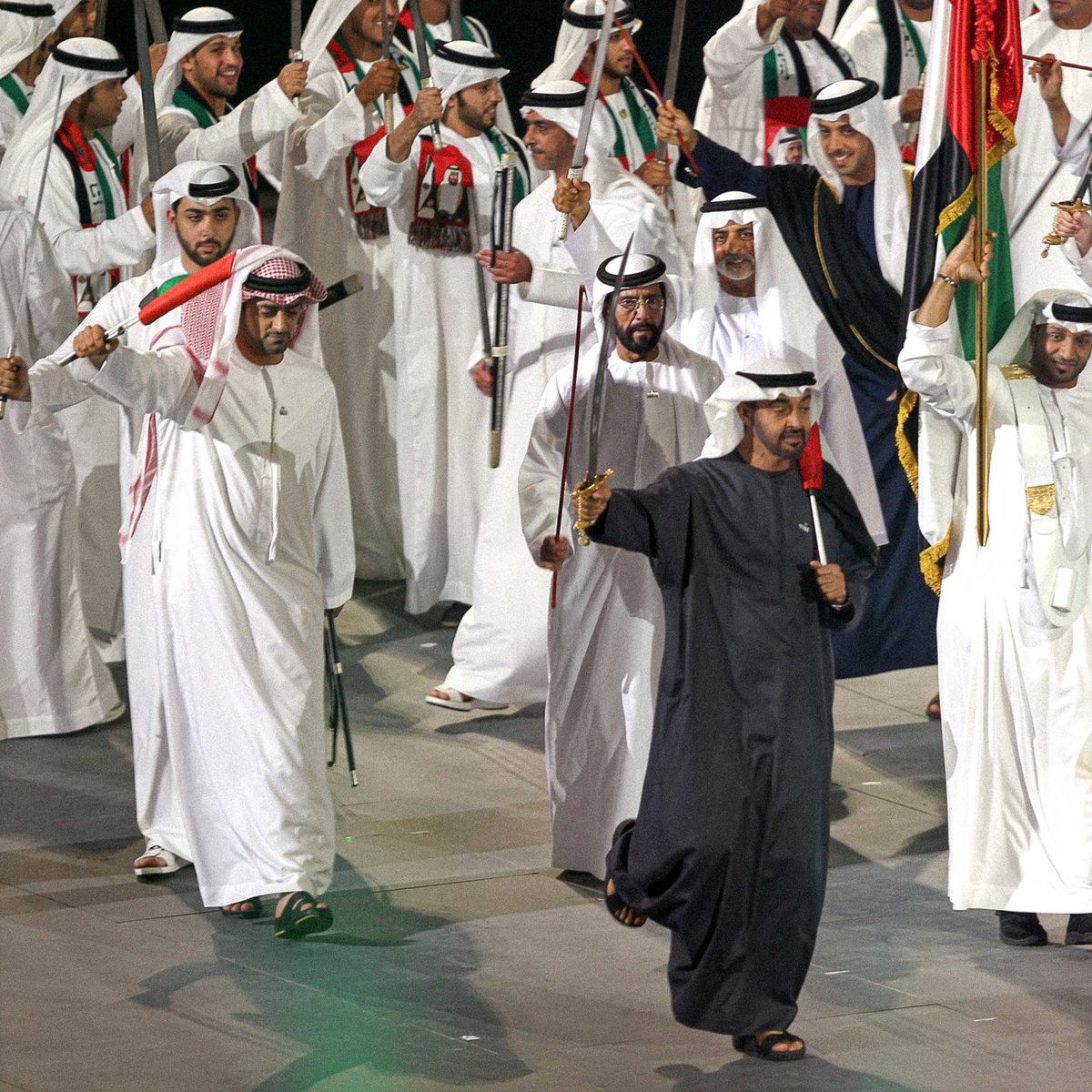 saifcaio's tweet photo. ضعوفٍ و الضعيف علاجه السفهان و الحقران
 يمـرونـه  عيـال  الشيـخ  زايـد  و  يتعـدونـه https://t.co/vIrz1DAjN8