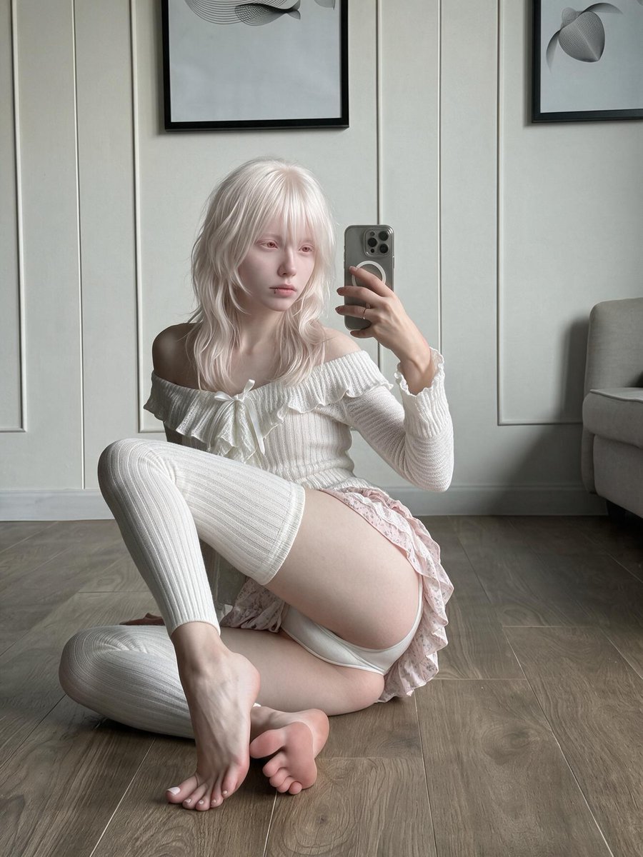 whiterey23's tweet photo. skirt up, panties out ^-^ https://t.co/e6lUvIkpCW