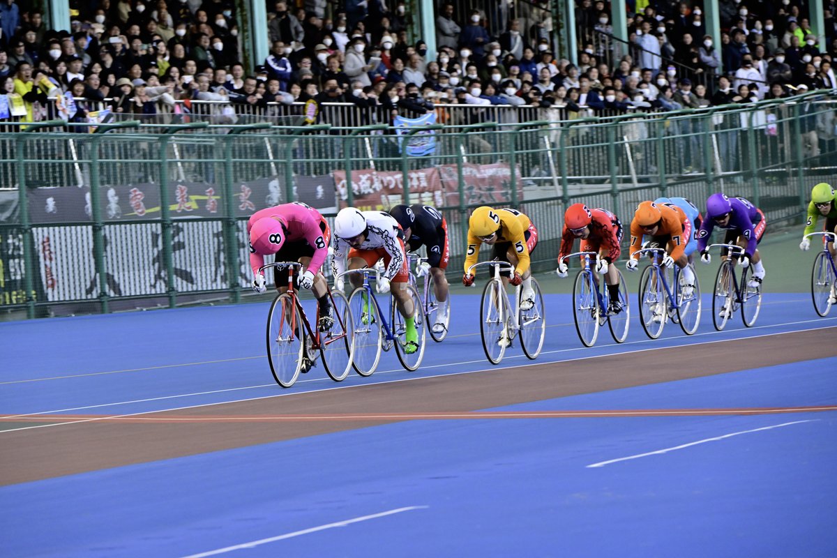 keirin_web's tweet photo. 第35回寬仁親王牌・世界選手権記念トーナメント（GⅠ）直前展望

推しの選手をGPに出場させるためには、大きな声援が必要だと思います。ぜひ、推しの選手を応援してください。

https://t.co/YF60kpPDF5 https://t.co/y8jilspcD9