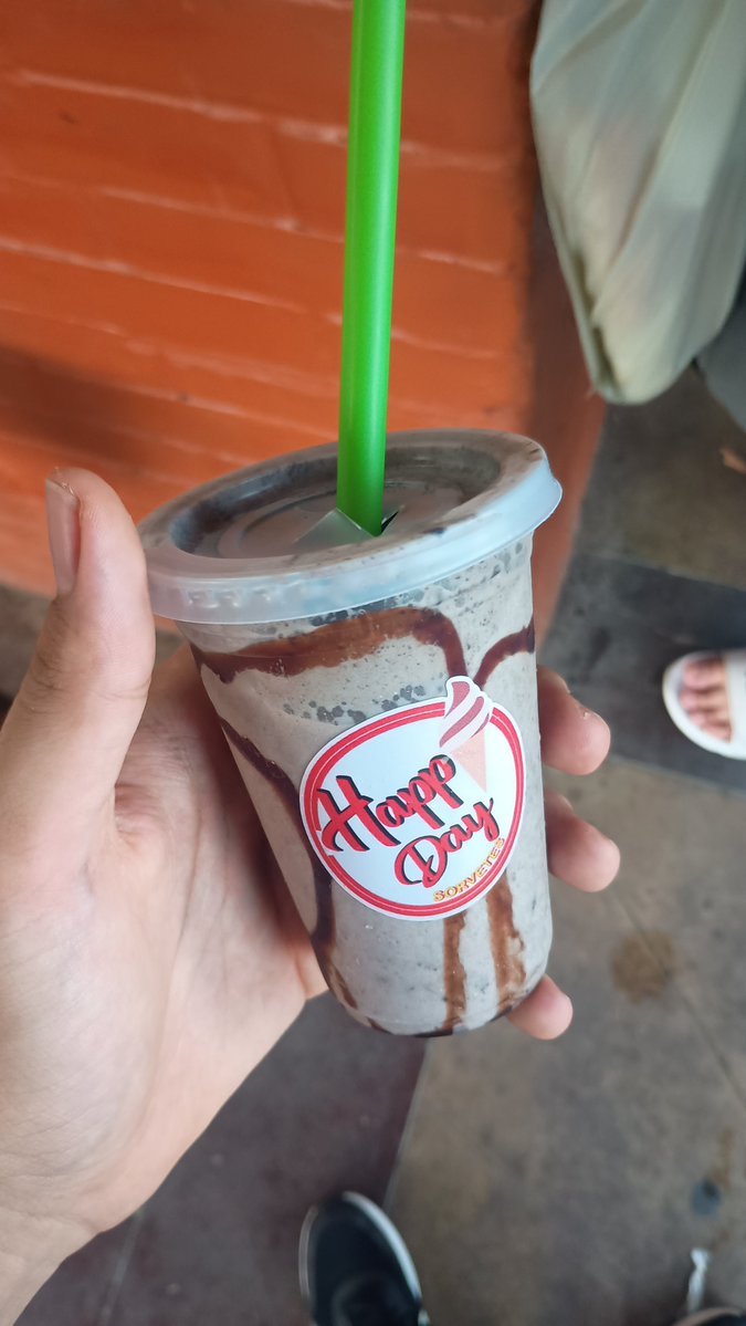 saelantropo's tweet photo. #clubedomilkshake milkshake novamente do mesmo lugar, sabor oreo, meio enjoado mas gostei https://t.co/sIO4WfLfdN