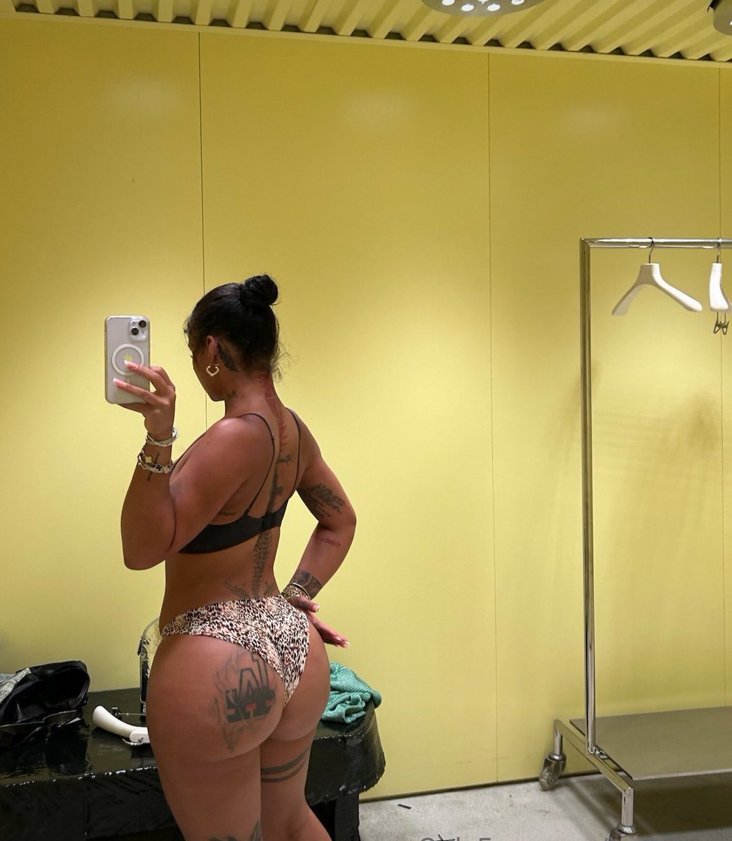 babess__s's tweet photo. India love is so thickk. https://t.co/KPvcmHrw5N