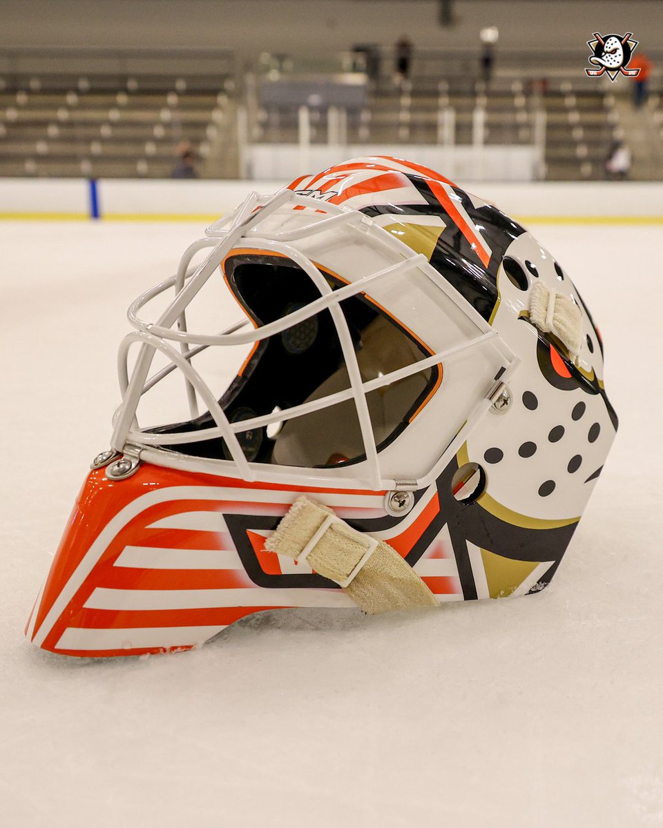 AnaheimDucks's tweet photo. Husso's new mask 👀

#FlyTogether https://t.co/SgXkeZq6wK