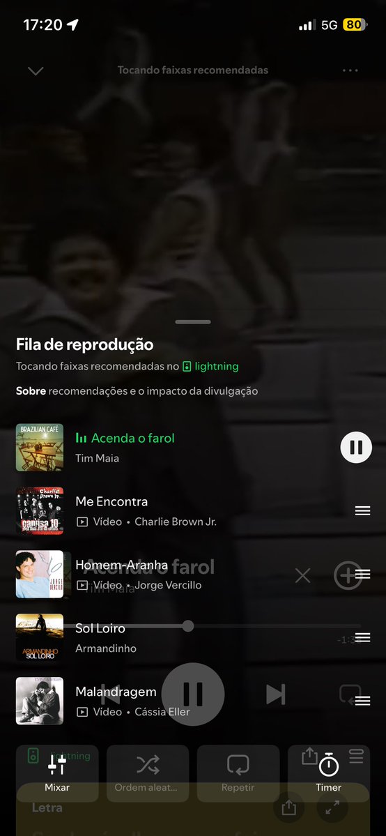 user09624795's tweet photo. o spotify podia ser assim https://t.co/S8FSNSBPHi