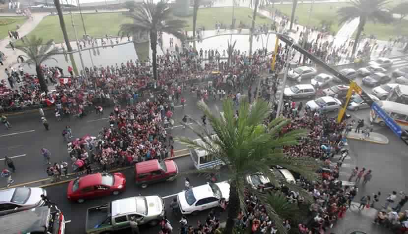 heavenly_hyde's tweet photo. “es que son culturas distintas” literalmente jyj en pleno 2012 en lima peru https://t.co/XSoT1kIAkw