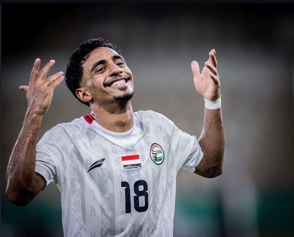 azizfalmalik's tweet photo. أبارك لنجمنا همام الهمامي تحقيقه جائزة أفضل لاعب في خليجي 27، ولنجمنا عادل عباس تحقيقه جائزة أفضل لاعب صاعد في البطولة 🇾🇪 🇸🇦 

استحقاقان نفخر بهما، بعد ما قدماه من مستويات مميزة وحضور مشرّف مع منتخبيهما في البطولة

جيل بعد جيل، يواصل #الشباب تقديم نجومه للمنتخبات 🖤🤍 https://t.co/XZ2s0wN0nA