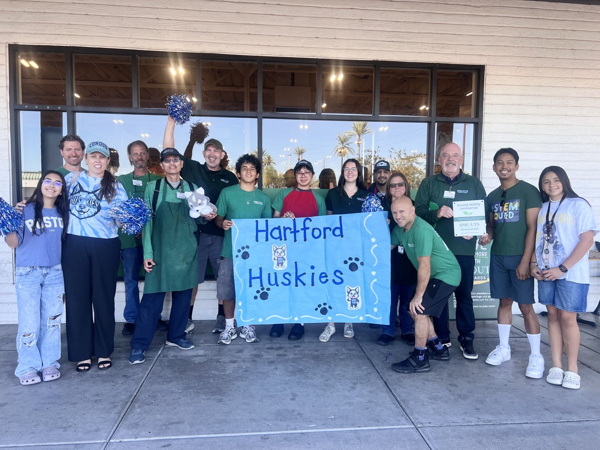 ChandlerUnified's tweet photo. 🌱 Rice Elementary &amp; Hartford Sylvia Encinas Elementary School have received the Sprouts Healthy Communities Foundation Grant! Both schools received $5,000, the largest grant amount available, toward gardening programs and hands-on sustainability lessons.💚 #WeAreChandlerUnified https://t.co/TTVgvHQ99t