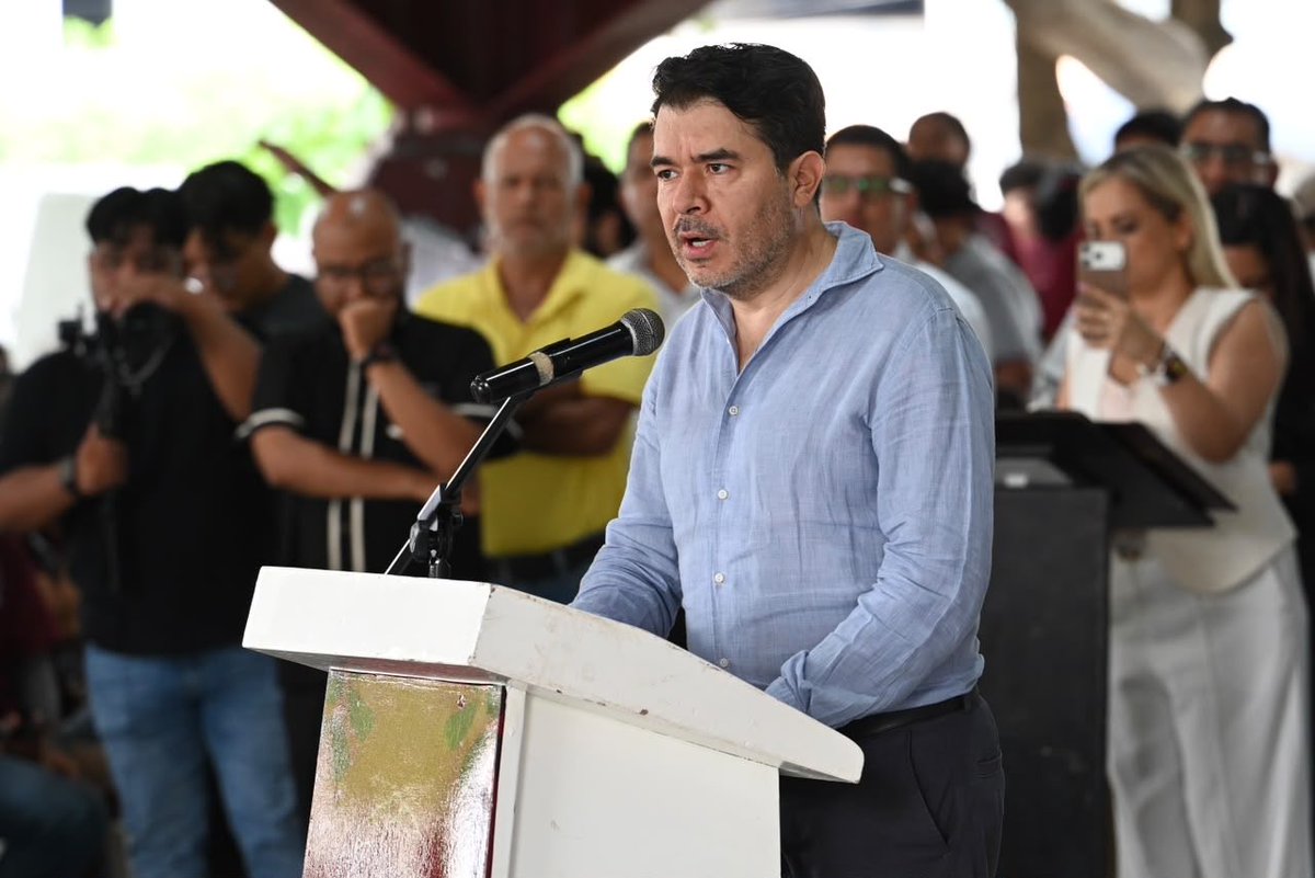arturomedinap's tweet photo. En representación del Estado mexicano, ofrecimos una disculpa pública por las graves violaciones a los #DDHH perpetradas entre 1958 y 1966 en el caso de la “Matanza de los Goyos”, en Poza Rica, #Veracruz, en cumplimiento de la Recomendación 137VG/2023 de la @CNDH.

Desde la @SEGOB_mx acompañamos la exigencia de verdad y justicia de las víctimas y sus familias, con el compromiso de no repetición.

Participaron Nadia Altamirano Herrera, quien recibió la disculpa a nombre de las personas afectadas; la profesora Ana Lidia Olivares Peña; y el historiador Mario Ángel Román del Valle.

Acudieron familiares de todas  las víctimas de esos terribles hechos.  También el secretario de Gobierno de Veracruz, @ahuedricardo; la presidenta municipal de #PozaRica, Janeth Adanely Rodríguez. la titular de la @CEAVmex, @Yuriddhh; el director general interino de Derechos Humanos de @Defensamx1, general brigadier Alfredo Piñeiro; y la directora general del @Mecanismo_MX, @tobyanneLR.

También estuvieron la directora general de Estrategias para la Atención de Derechos Humanos, @galindo_cl74139 y el titular de la Fiscalía Especial en Seguimiento a Recomendaciones y Quejas en Materia de Derechos Humanos de la @FGRMexico, Arturo Israel Domínguez.