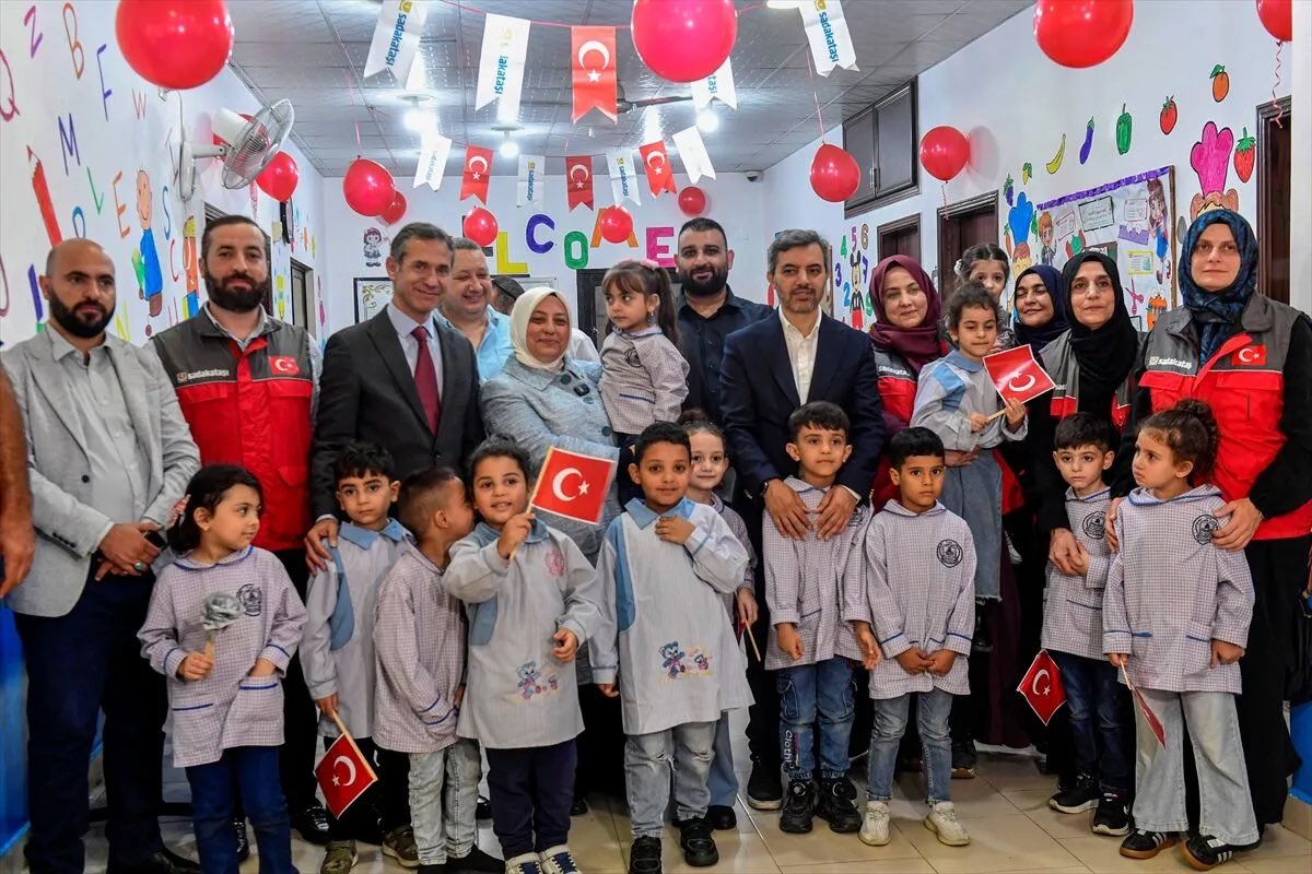y_konal's tweet photo. 📍BEYRUT 

Lübnan'ın başkenti Beyrut'ta Filistinli mültecilerin yaşadığı Burc el-Beracine Mülteci Kampı'nda Türkiye tarafından inşa edilen Aksa Anaokulu'nda yeni öğretim yılı hayırlı olsun .

Sadakataşı Derneği tarafından 2017'de inşa ettirilen ve TİKA tarafından tefrişatı yapılan anaokulunda bu yıl yaklaşık 200 öğrenci eğitim görecek inş.Emek ve katkı veren herkese teşekkürler.

Bir çocuk gülerse Dünya güler