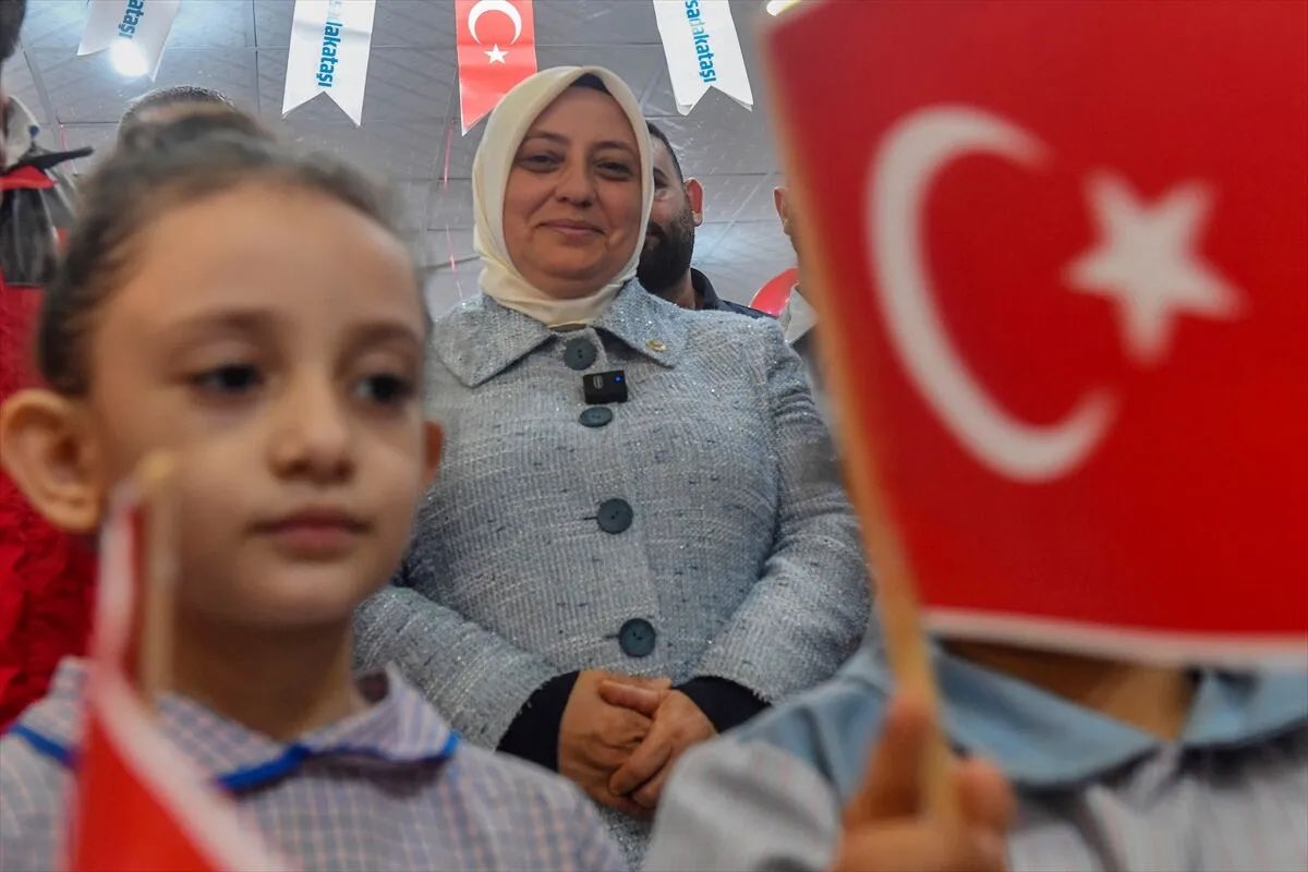 y_konal's tweet photo. 📍BEYRUT 

Lübnan'ın başkenti Beyrut'ta Filistinli mültecilerin yaşadığı Burc el-Beracine Mülteci Kampı'nda Türkiye tarafından inşa edilen Aksa Anaokulu'nda yeni öğretim yılı hayırlı olsun .

Sadakataşı Derneği tarafından 2017'de inşa ettirilen ve TİKA tarafından tefrişatı yapılan anaokulunda bu yıl yaklaşık 200 öğrenci eğitim görecek inş.Emek ve katkı veren herkese teşekkürler.

Bir çocuk gülerse Dünya güler