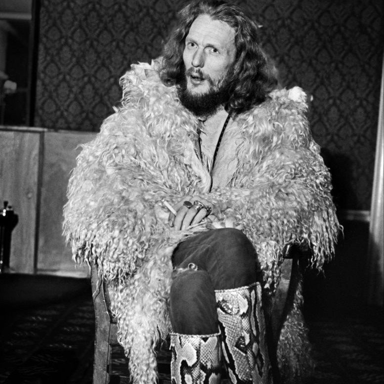 RetroActivoRad's tweet photo. #UnDiaComoHoy 6 de octubre pero de 2019, fallecía a los 80 años de edad, el mítico baterista de Cream y Blind Faith, Ginger Baker #RetroActivo https://t.co/OiGxWLJwvn