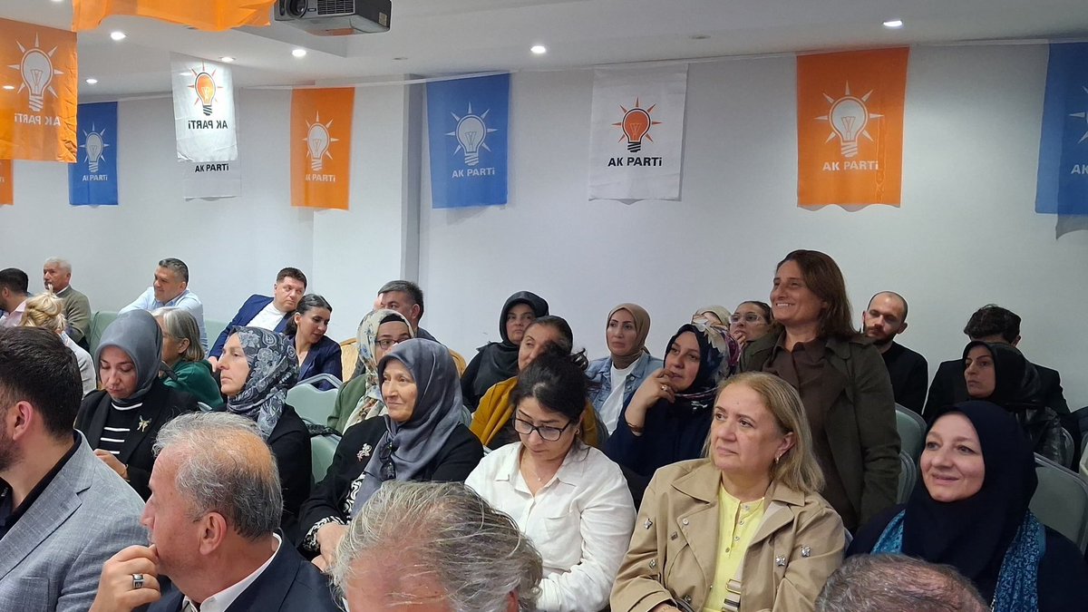 akkagithane's tweet photo. Teşkilatımızın Yerel Yönetimler Gündemli Daraltılmış Danışma Meclisi Toplantısı’nı; İlçe Başkanımız Erkan Yıldırım’ın başkanlığında, İl Başkan Yardımcımız Dr. Fatih Tuna, İl Yönetim Kurulu Üyemiz Av. Ahmet Keserci ve Belediye Başkanımız Mevlüt Öztekin’in katılım ve sunumlarıyla gerçekleştirdik.

Toplantımızda yerel yönetim çalışmalarımızı kapsamlı şekilde değerlendirerek, mahallelerimizin öncelikleri ve önümüzdeki döneme ilişkin yol haritamız üzerine verimli istişarelerde bulunduk.

Katılım sağlayan meclis üyelerimize, Kadın Kollarımıza, Gençlik Kollarımıza ve tüm teşkilat mensuplarımıza teşekkür ediyoruz.

Ortak akıl ve istişare kültürüyle; her mahallesi, her hikâyesiyle İstanbul için azim ve kararlılıkla çalışmaya devam ediyoruz.

#HerMahallesiHerHikayesiyleİstanbul

@erkanyildirim76 @MevlutOztekin 
@drfatihtuna @ahmet_keserci 
@akgenckagithan1 
@akpartiistanbul 
@abdullahozdemir