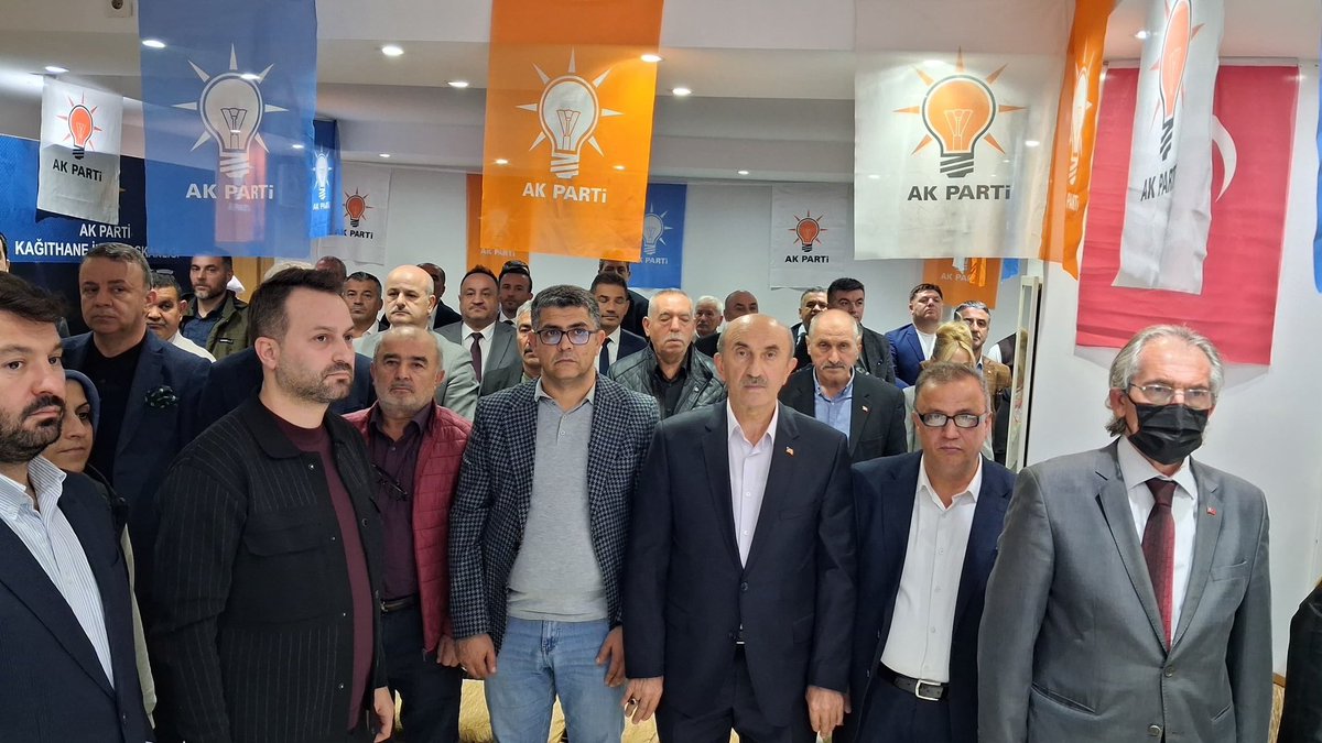 akkagithane's tweet photo. Teşkilatımızın Yerel Yönetimler Gündemli Daraltılmış Danışma Meclisi Toplantısı’nı; İlçe Başkanımız Erkan Yıldırım’ın başkanlığında, İl Başkan Yardımcımız Dr. Fatih Tuna, İl Yönetim Kurulu Üyemiz Av. Ahmet Keserci ve Belediye Başkanımız Mevlüt Öztekin’in katılım ve sunumlarıyla gerçekleştirdik.

Toplantımızda yerel yönetim çalışmalarımızı kapsamlı şekilde değerlendirerek, mahallelerimizin öncelikleri ve önümüzdeki döneme ilişkin yol haritamız üzerine verimli istişarelerde bulunduk.

Katılım sağlayan meclis üyelerimize, Kadın Kollarımıza, Gençlik Kollarımıza ve tüm teşkilat mensuplarımıza teşekkür ediyoruz.

Ortak akıl ve istişare kültürüyle; her mahallesi, her hikâyesiyle İstanbul için azim ve kararlılıkla çalışmaya devam ediyoruz.

#HerMahallesiHerHikayesiyleİstanbul

@erkanyildirim76 @MevlutOztekin 
@drfatihtuna @ahmet_keserci 
@akgenckagithan1 
@akpartiistanbul 
@abdullahozdemir