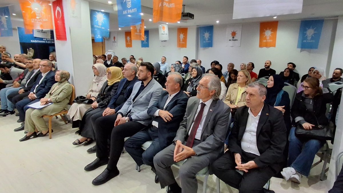 akkagithane's tweet photo. Teşkilatımızın Yerel Yönetimler Gündemli Daraltılmış Danışma Meclisi Toplantısı’nı; İlçe Başkanımız Erkan Yıldırım’ın başkanlığında, İl Başkan Yardımcımız Dr. Fatih Tuna, İl Yönetim Kurulu Üyemiz Av. Ahmet Keserci ve Belediye Başkanımız Mevlüt Öztekin’in katılım ve sunumlarıyla gerçekleştirdik.

Toplantımızda yerel yönetim çalışmalarımızı kapsamlı şekilde değerlendirerek, mahallelerimizin öncelikleri ve önümüzdeki döneme ilişkin yol haritamız üzerine verimli istişarelerde bulunduk.

Katılım sağlayan meclis üyelerimize, Kadın Kollarımıza, Gençlik Kollarımıza ve tüm teşkilat mensuplarımıza teşekkür ediyoruz.

Ortak akıl ve istişare kültürüyle; her mahallesi, her hikâyesiyle İstanbul için azim ve kararlılıkla çalışmaya devam ediyoruz.

#HerMahallesiHerHikayesiyleİstanbul

@erkanyildirim76 @MevlutOztekin 
@drfatihtuna @ahmet_keserci 
@akgenckagithan1 
@akpartiistanbul 
@abdullahozdemir