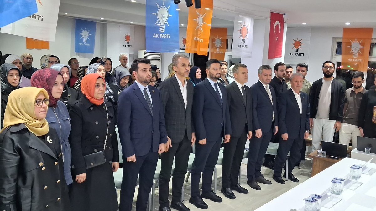 akkagithane's tweet photo. Teşkilatımızın Yerel Yönetimler Gündemli Daraltılmış Danışma Meclisi Toplantısı’nı; İlçe Başkanımız Erkan Yıldırım’ın başkanlığında, İl Başkan Yardımcımız Dr. Fatih Tuna, İl Yönetim Kurulu Üyemiz Av. Ahmet Keserci ve Belediye Başkanımız Mevlüt Öztekin’in katılım ve sunumlarıyla gerçekleştirdik.

Toplantımızda yerel yönetim çalışmalarımızı kapsamlı şekilde değerlendirerek, mahallelerimizin öncelikleri ve önümüzdeki döneme ilişkin yol haritamız üzerine verimli istişarelerde bulunduk.

Katılım sağlayan meclis üyelerimize, Kadın Kollarımıza, Gençlik Kollarımıza ve tüm teşkilat mensuplarımıza teşekkür ediyoruz.

Ortak akıl ve istişare kültürüyle; her mahallesi, her hikâyesiyle İstanbul için azim ve kararlılıkla çalışmaya devam ediyoruz.

#HerMahallesiHerHikayesiyleİstanbul

@erkanyildirim76 @MevlutOztekin 
@drfatihtuna @ahmet_keserci 
@akgenckagithan1 
@akpartiistanbul 
@abdullahozdemir