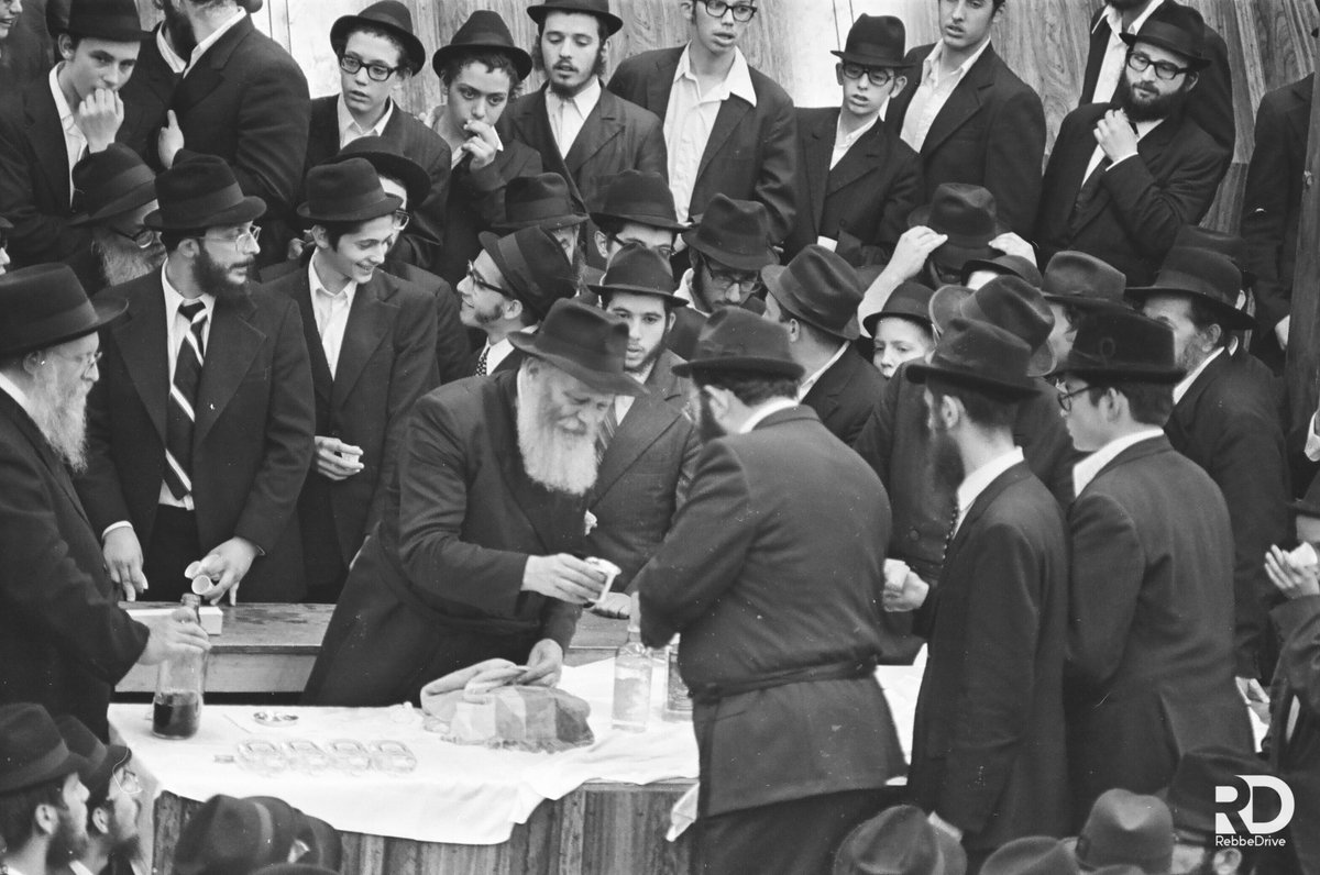 JMMusings's tweet photo. כוס של ברכה
מוצאי שמחת תורה תשל"ה https://t.co/GRmSClLbCp