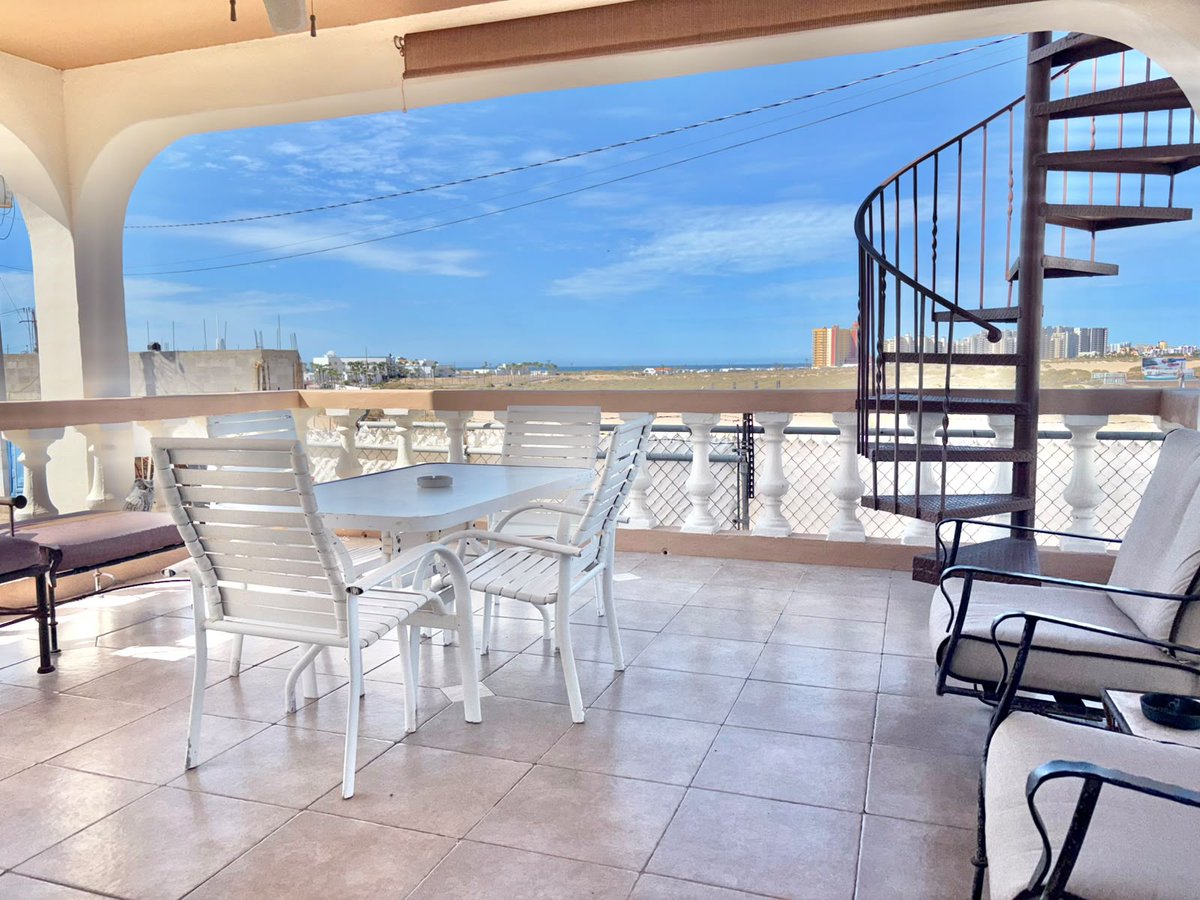 RPrealtor2024's tweet photo. Beautiful Oceanview home 2BD/2BA for $199,000 USD come check this beauty out and no HOA #fernizarealestate #rockypointmexico #puertopenasco #beachliving #beachhomes #oceanviewhomes #realtors
Jonathan Ferniza
Remax Legacy Mexico
638-104-1064
https://t.co/Ndn8olhEOp https://t.co/Cva8iQhkW1