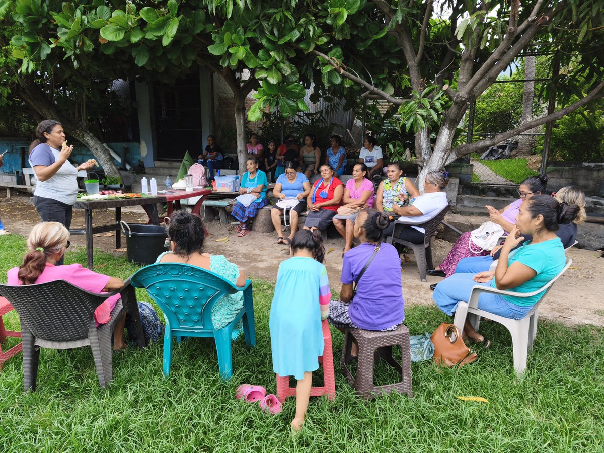 AMAESsv's tweet photo. @HBSsansalvador @Misereor @INKOTA @CooperacionESP @UEenElSalvador @Oxfam_CA @GAGGA_Alliance @ProtectionInt Esta es una de las formas en la que buscamos, como @AMAESsv, promover el rescate de saberes ancestrales y la reducción de agroquímicos en la alimentación de las comunidades. https://t.co/VgIizSaWzw