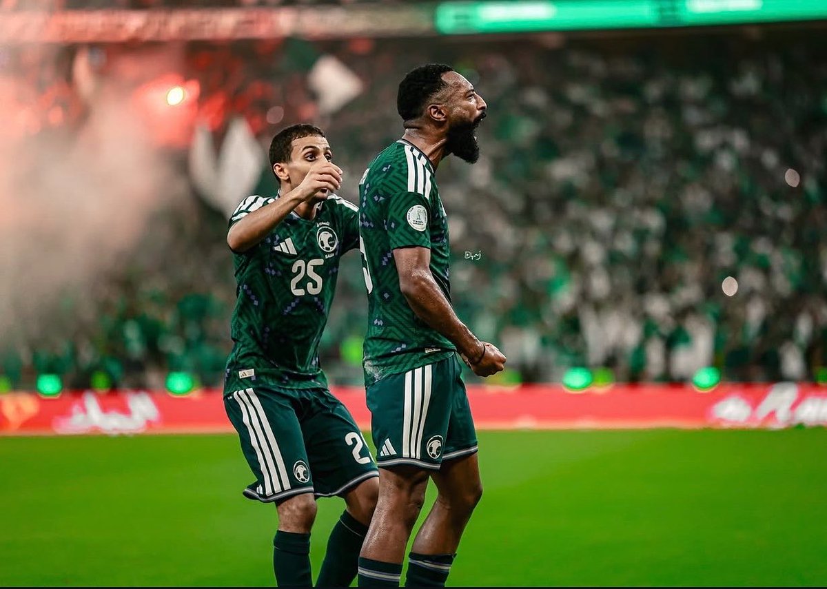 shhodd9's tweet photo. الحمدلله 🇸🇦💚💚💚
#خليجي٢٧
 #السعوديه_الامارات https://t.co/UCDC2KwkOb