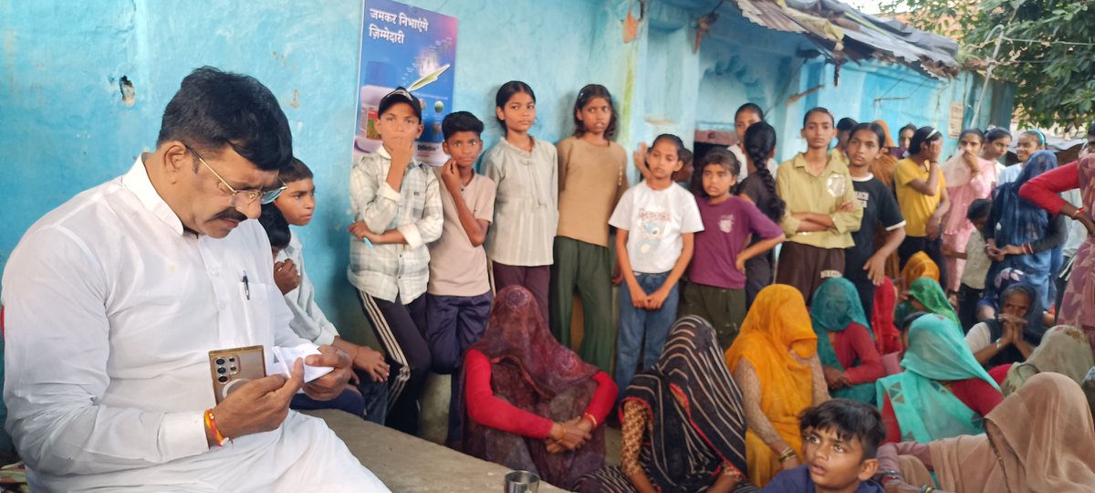mla_pradeep's tweet photo. कटापुर में अवैध शराब बिक्री से परेशान महिलाओं ने विधायक प्रदीप अग्रवाल को सौंपा आवेदन, कार्रवाई के निर्देश https://t.co/29ME29QkeT