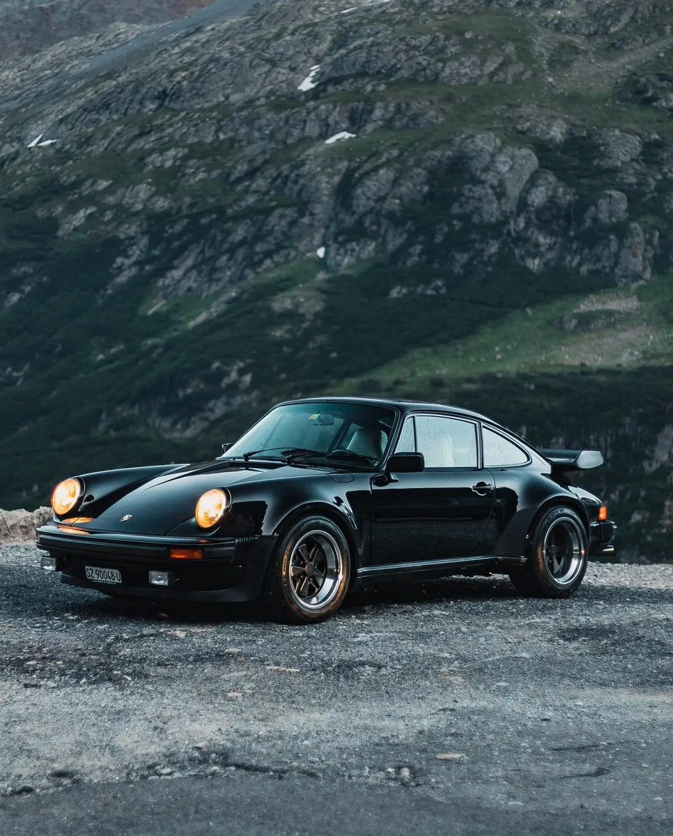Rinoire's tweet photo. #Porsche 911 Turbo https://t.co/TrK7WQjKNX