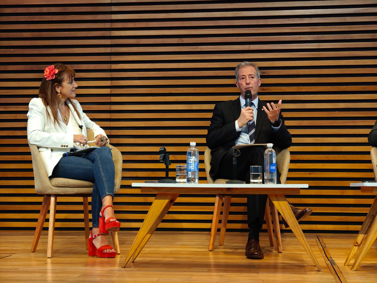 AAIPargentina's tweet photo. @beanchorena @pablosecchi @trucco_marcelo @DarioKusinsky @FiscalesGobAr @carpinaccilu @cele_fernandez7 @CELS_Argentina @jujepalavecino @LucianoAAcevedo Durante el último panel “Más allá de la ley: capacidades para la próxima década”, expusieron @susananuages, Alejandro Díaz (@sigenarg) y @CarlosGrecoOK. La moderación estuvo a cargo de nuestra Titular @beanchorena. https://t.co/jskeTPF40l