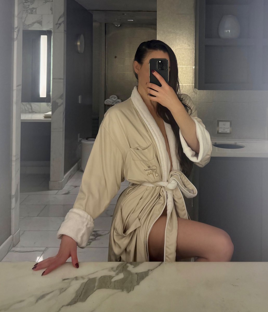 AvaGoldeNY's tweet photo. At what point does getting sent to the spa for the afternoon count as a personality trait? https://t.co/EI9CS2MEjL