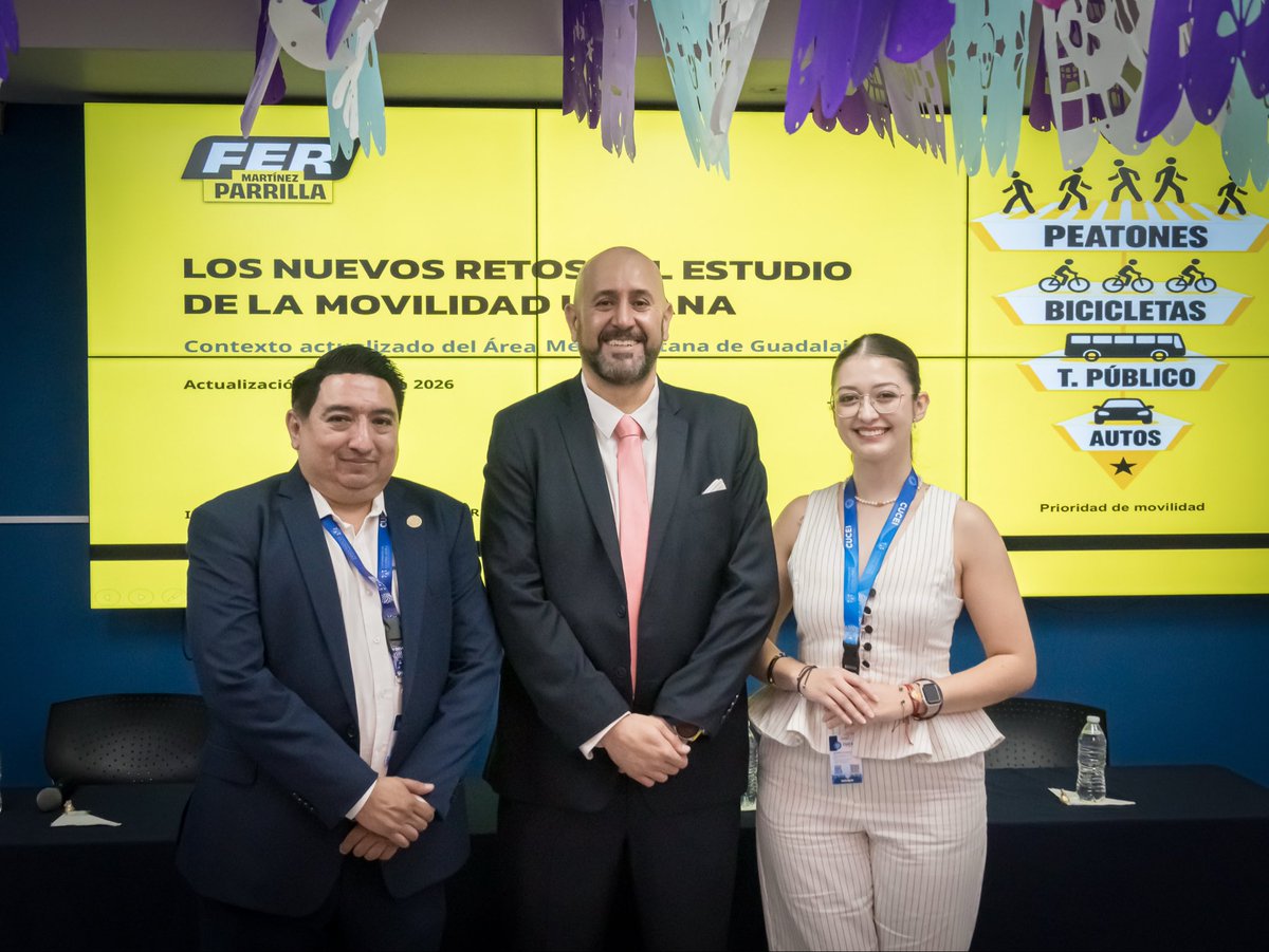 fermaparrilla's tweet photo. Hoy, en el Día del Logístico, tuve la oportunidad de compartir la conferencia “Los nuevos retos del estudio de la movilidad urbana” con estudiantes y comunidad universitaria del CUCEI. 

Fue un espacio para conversar sobre los retos actuales de la movilidad, el transporte y más. https://t.co/sfhT1DdRjI