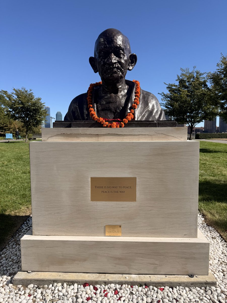 monemmakki's tweet photo. “There is no way to peace. Peace is the way.”

A powerful message from Mahatma Gandhi - and one that resonates deeply with my country, #Sudan today. 🕊️🇸🇩 https://t.co/fz9jtXFXGg