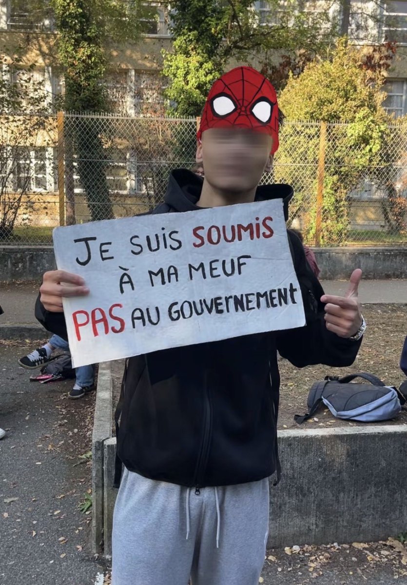pas2zharr's tweet photo. Français https://t.co/3gHBd5xqNF