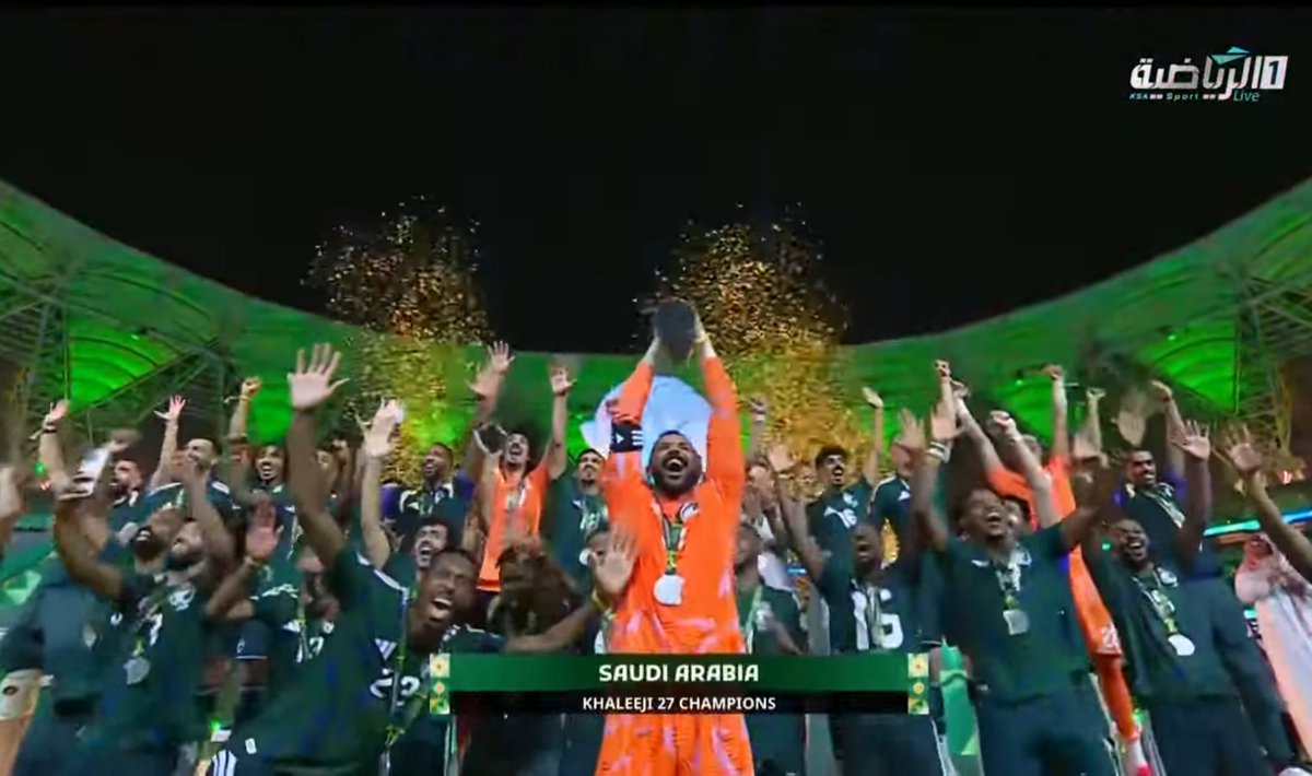 qmrh_3's tweet photo. #صقورنا_فخرنا #خليجي٢٧ 
#السعودية_الإمارات #كاس_خليجي_٢٧ 
🇸🇦🇸🇦🇸🇦🇸🇦🇸🇦🇸🇦🇸🇦🇸🇦🇸🇦🇸🇦💚💚💚💚 https://t.co/Vim5T0d1aE