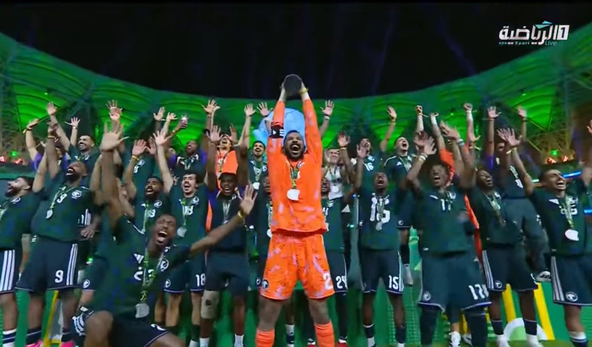 qmrh_3's tweet photo. #صقورنا_فخرنا #خليجي٢٧ 
#السعودية_الإمارات #كاس_خليجي_٢٧ 
🇸🇦🇸🇦🇸🇦🇸🇦🇸🇦🇸🇦🇸🇦🇸🇦🇸🇦🇸🇦💚💚💚💚 https://t.co/Vim5T0d1aE