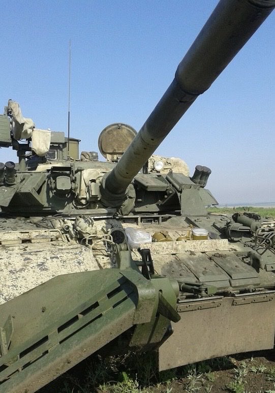 Gorgon_51T6's tweet photo. T-80Us from the 4th Guards Tank division deployed near Pokrovskoye, Rostov Region spring 2015. https://t.co/iZlKEHHsEJ