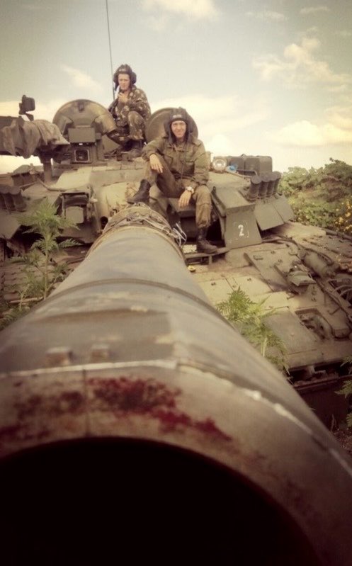 Gorgon_51T6's tweet photo. T-80Us from the 4th Guards Tank division deployed near Pokrovskoye, Rostov Region spring 2015. https://t.co/iZlKEHHsEJ
