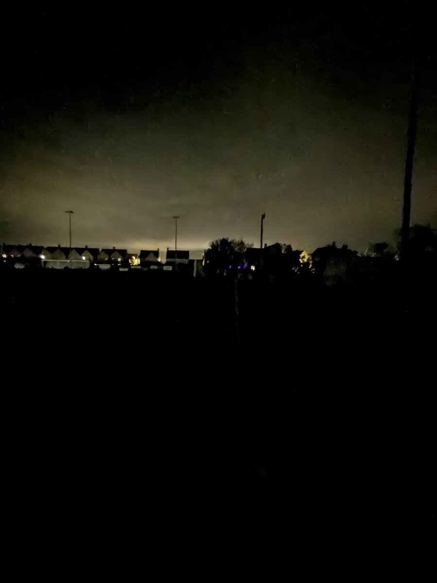 PeteKinsella69's tweet photo. I must bring my head torch for future when packing up!!!!
Now where did I put my lens caps!!! 📱 🔦 #lightsoff
#FairfordTown #COYR #NonLeague
@FairfordTownFC @WiltsLeague
@spikesdiner @RLionCricklade @HellenicLeagueX @NonLeagueCrowd @swsportsnews @SevernSport @YSswindon @TigerSportPhot1