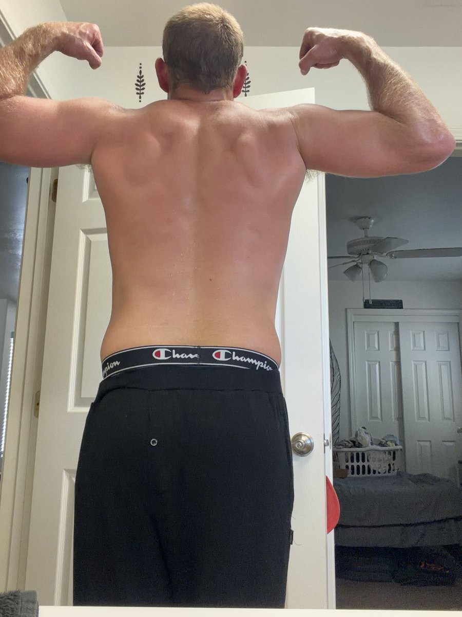 RickyStidman's tweet photo. Done bulking started my cut today! No more alcohol either it’s interrupting my life 3 days down alcohol free.🤘 I know it’s not much but it’s a start in the rite direction!💯😉😎 https://t.co/Cg4F0OyOZ3