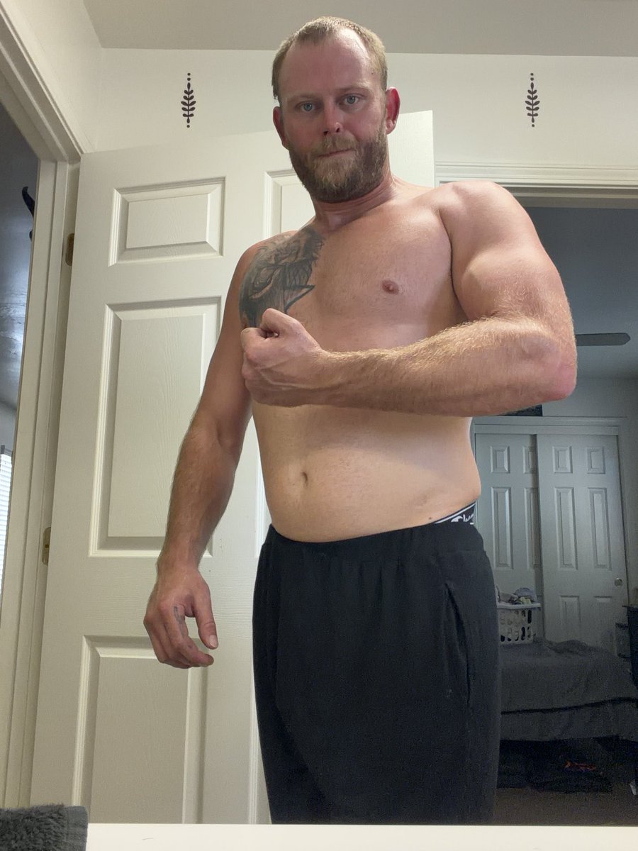 RickyStidman's tweet photo. Done bulking started my cut today! No more alcohol either it’s interrupting my life 3 days down alcohol free.🤘 I know it’s not much but it’s a start in the rite direction!💯😉😎 https://t.co/Cg4F0OyOZ3