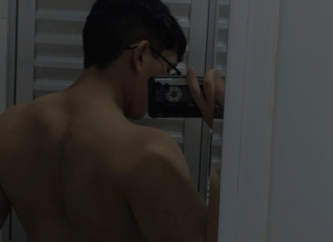 Victor_rafaeliw's tweet photo. Eu gosto dessa foto, apesar de ser apenas iluminação e pose https://t.co/F5nJ2I2Mq4