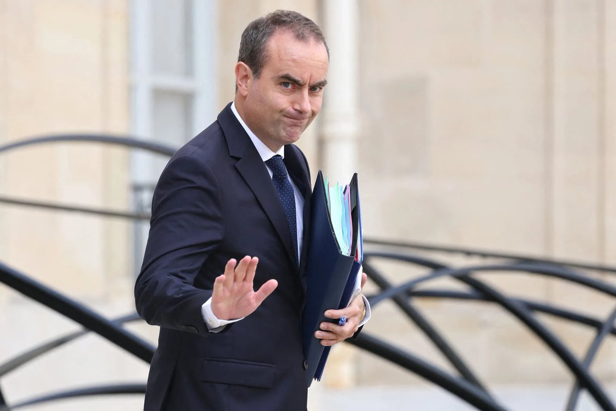 AlertesInfos's tweet photo. 🇫🇷 FLASH - Le numéro de téléphone de Sébastien Lecornu circule sur Internet après une fuite de données du Slip Français. (Le Canard enchaîné) https://t.co/PqZW6OTdFa