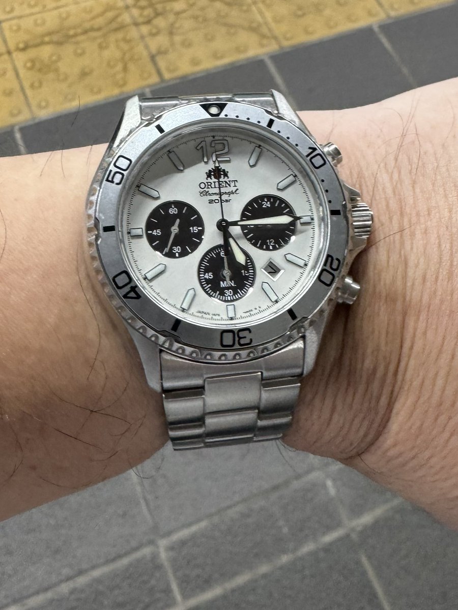 tokei_lover's tweet photo. 本日はオリエントマコWWF世界自然保護基金とのコラボモデルで出勤します。
ケースバックにもパンダがいます🐼
#オリエント
#オリエン党　#orient #orientmako  
#WWF #パンダ https://t.co/bqoD4cG8Lt
