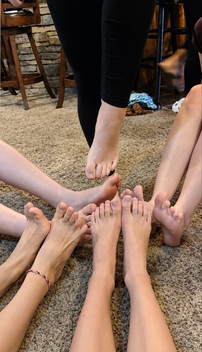 pinkvisorgirl's tweet photo. #footfetish #sellingcontent #feetworshi̇p #feet #findom #paypig #feetcommunity https://t.co/99JA6E5nYn