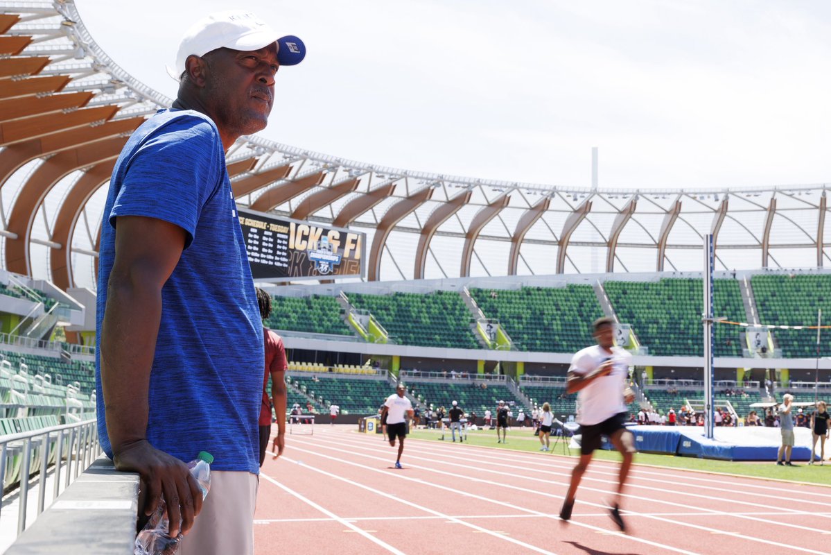 KentuckyTrack's tweet photo. Happy National Coaches Day‼️😼 https://t.co/5DTh4Vh4s2