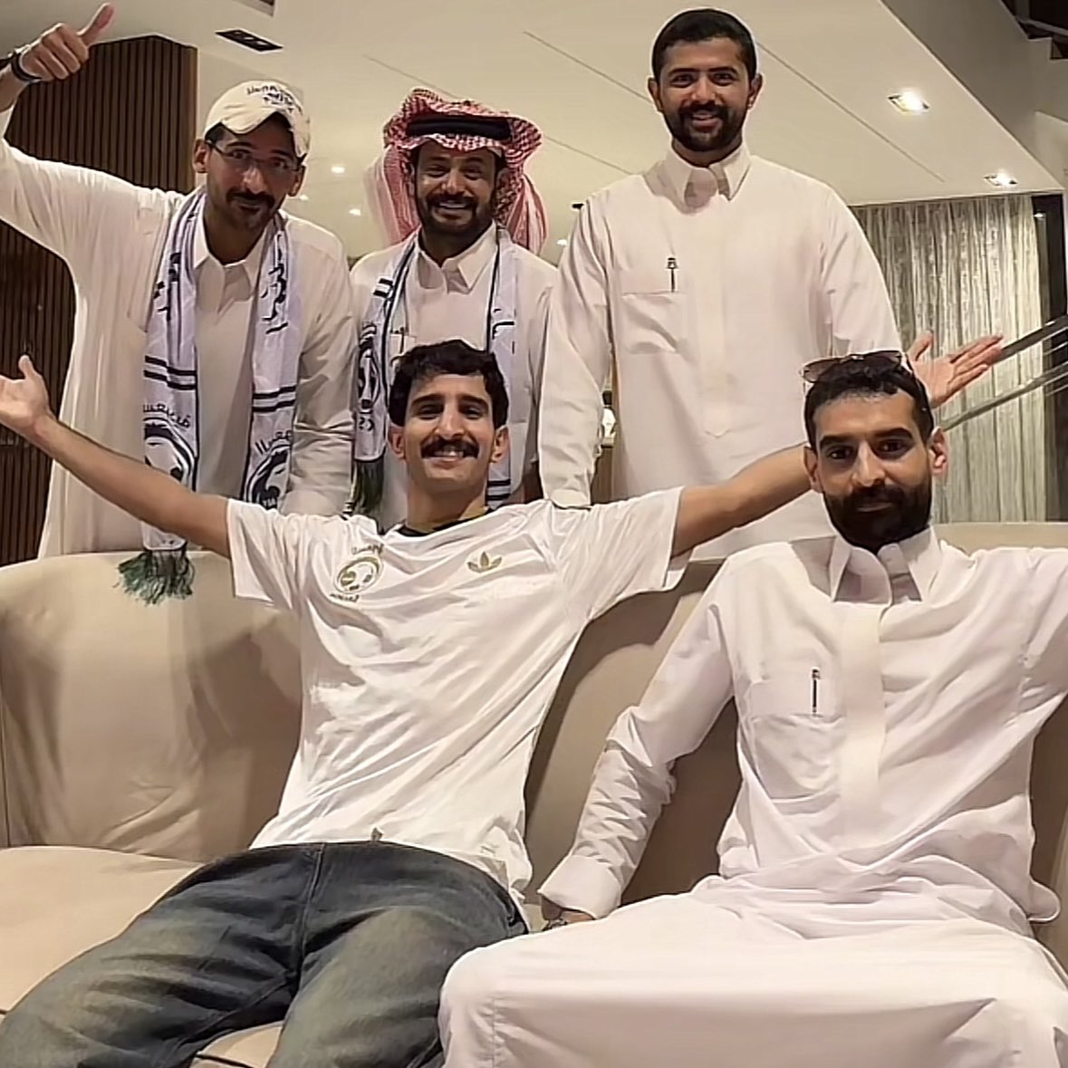 Liiiaaa111's tweet photo. هههههههههههه الفرحة يا ناس💚💚💚💚💚💚 https://t.co/co2jP6xlX6