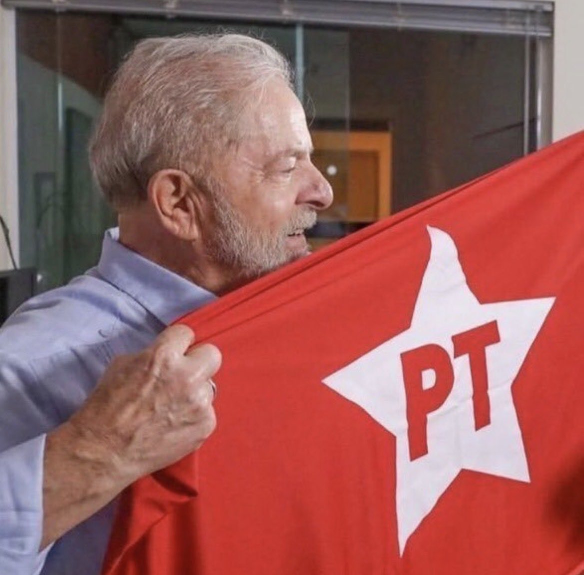Terpp3er_'s tweet photo. 🚨 URGENTE | JULIEN LOKI SE PRONUNCIA SOBRE A ELEIÇÃO

"22 só se for a rola do Hugo. Na urna é 13." https://t.co/9Z71xgfz6F