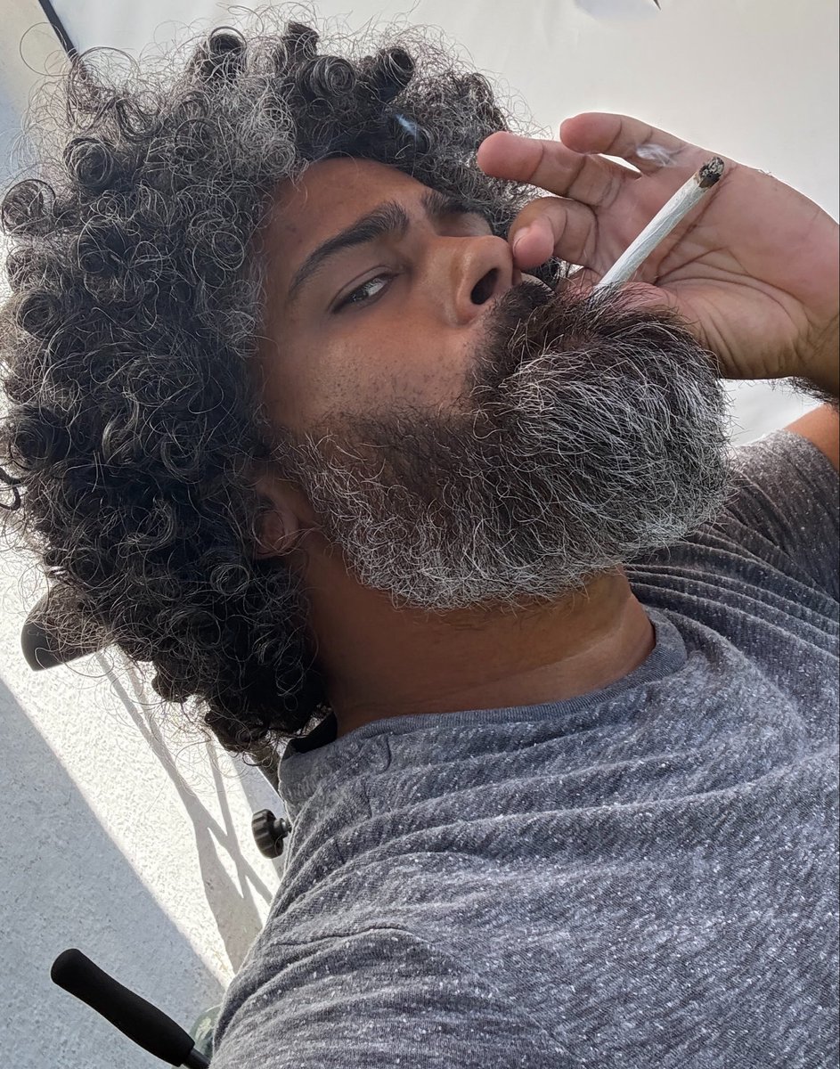 calicreole05's tweet photo. You smoke? https://t.co/SCiG8BuoS4