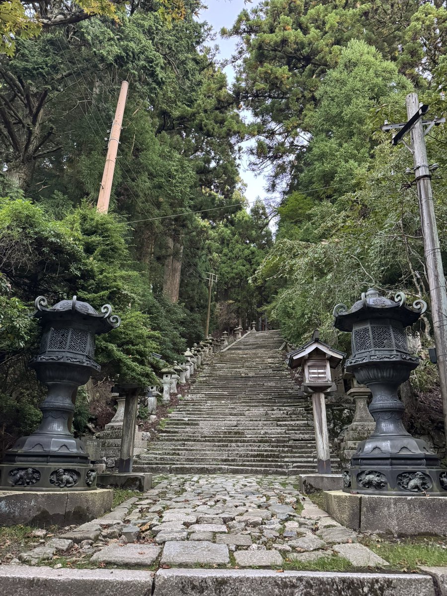 atagojinjya's tweet photo. おはようございます。
今朝の気温は９度で、天候は晴れとなっております。
どうぞお参り下さい。 https://t.co/JIWgOKpHjO