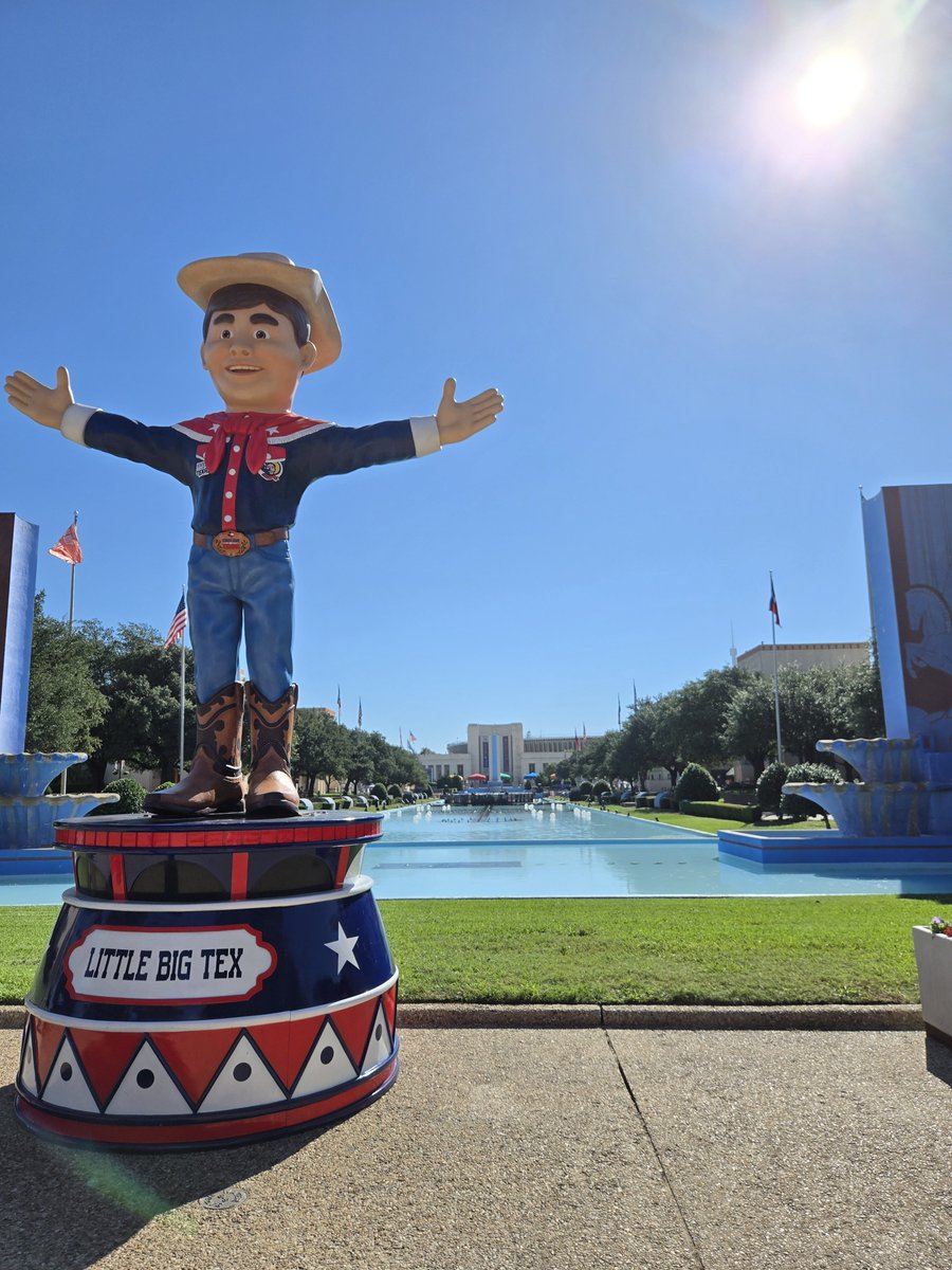 mariahpicon397's tweet photo. My family and I visit the @statefairoftx today! #statefairoftexas #statefairoftexas2026 #statefairoftx #statefairoftx2026 https://t.co/sjX5zaUacr