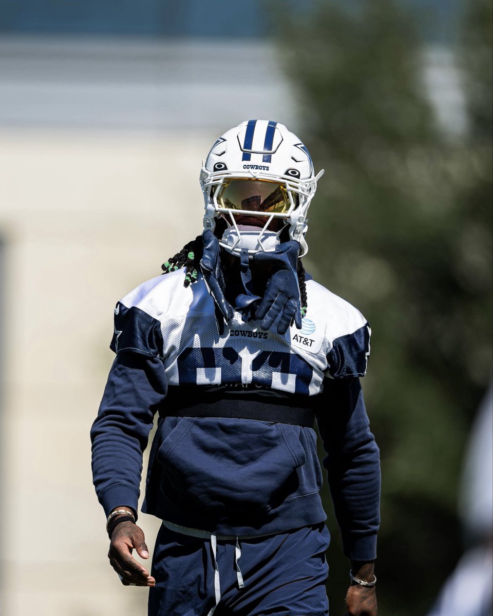 dallascowboys's tweet photo. setting sights on TNF 🔭 https://t.co/tVteExRumo